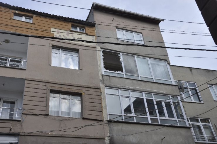 Çatı parça parça uçtu