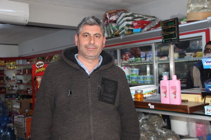 Gizemli hayırsever İzmir’de de ortaya çıktı: Tüm veresiye borçlarını ödedi