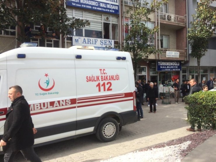 Trafik kazasında annesi yaralanınca öfkesini araçtan çıkardı