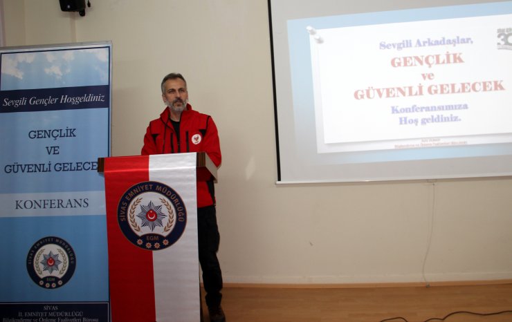 Suşehri'ne "Gençlik ve Güvenli Gelecek" konferansı düzenlendi