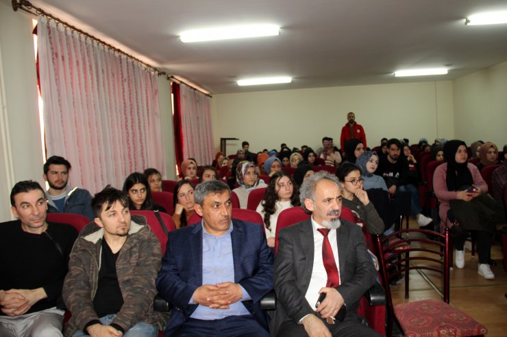 Suşehri'ne "Gençlik ve Güvenli Gelecek" konferansı düzenlendi