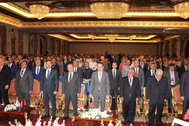 Bakan Pakdemirli: "Yerli balık tüketilmesinde ev hanımlarını kazanmalıyız"
