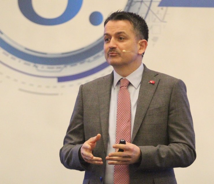Bakan Pakdemirli: "Yerli balık tüketilmesinde ev hanımlarını kazanmalıyız"