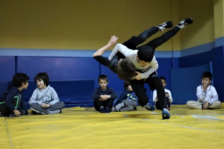 Ücretsiz Spor Okulları ata sporu güreşi sevdiriyor