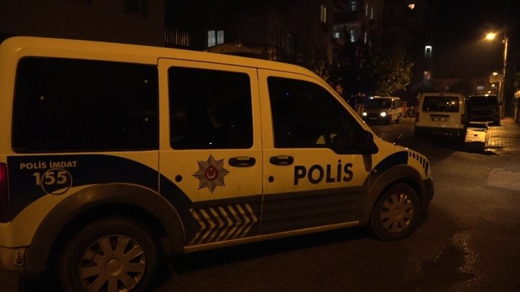 Kendisine küfrettiğini iddia ettiği komşusunu öldürdü
