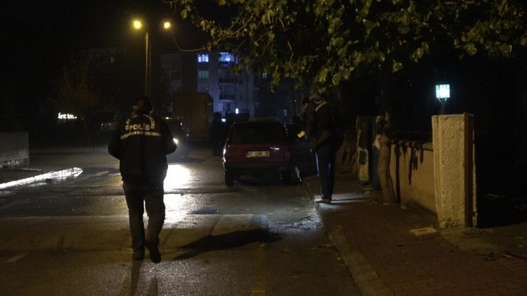 Kendisine küfrettiğini iddia ettiği komşusunu öldürdü