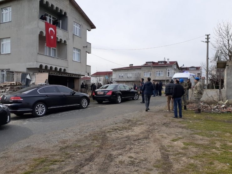 İdlib’de şehit olan Uzman Onbaşı Nihat Kara’nın ailesine haber verildi