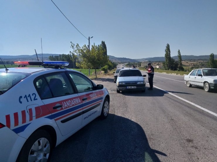 Jandarma 266 aranan şahsı yakaladı