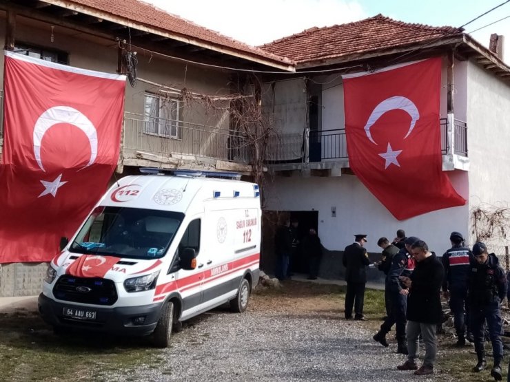 Şehit ateşi düşen eve Türk bayrağı asıldı