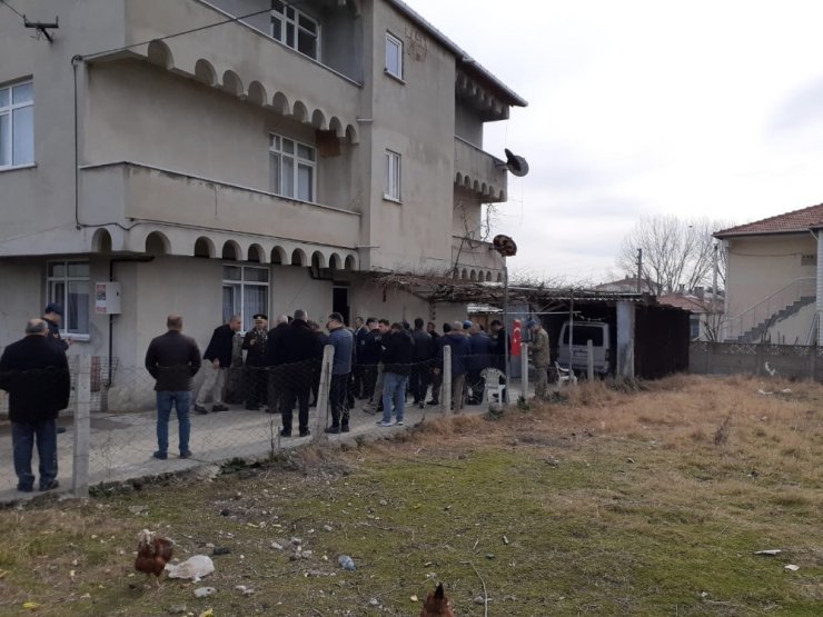 İdlib’de şehit olan Uzman Onbaşı Nihat Kara’nın ailesine haber verildi