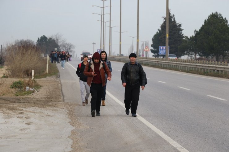 Mülteciler Kapıkule’ye yürüyor