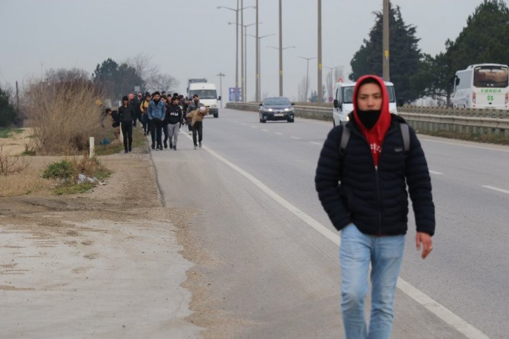 Mülteciler Kapıkule’ye yürüyor