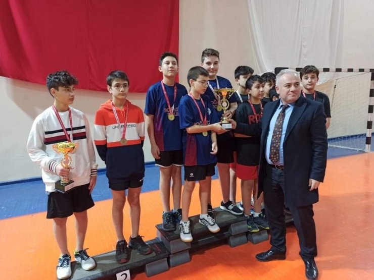 Ortaokul öğrencileri masa tenisinde Isparta’yı temsil edecek