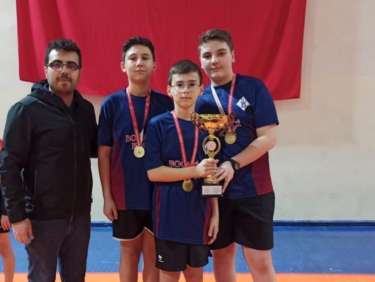 Ortaokul öğrencileri masa tenisinde Isparta’yı temsil edecek
