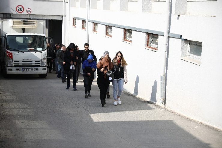 Adana’da 2’si kadın 19 torbacı adliyede
