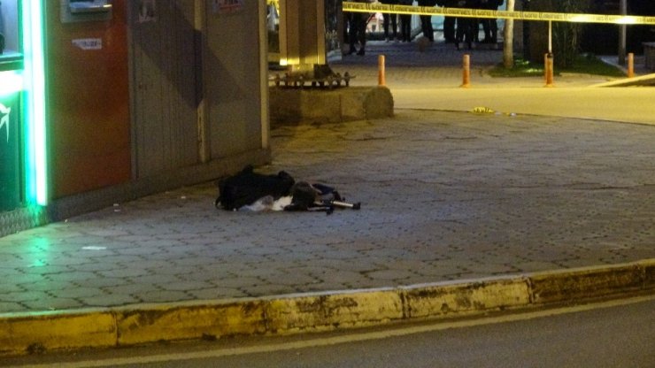 Antalya’da şüpheli çantadan giyim eşyası çıktı