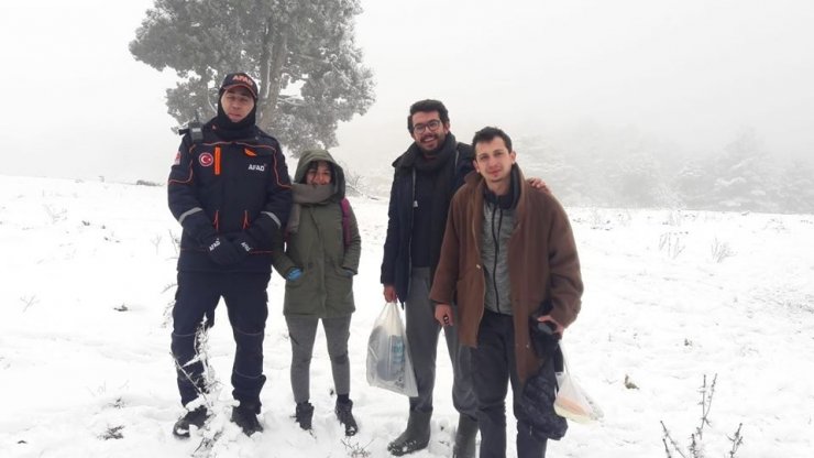 Kardan dolayı mahsur kalan kampçıları AFAD ekipleri kurtardı