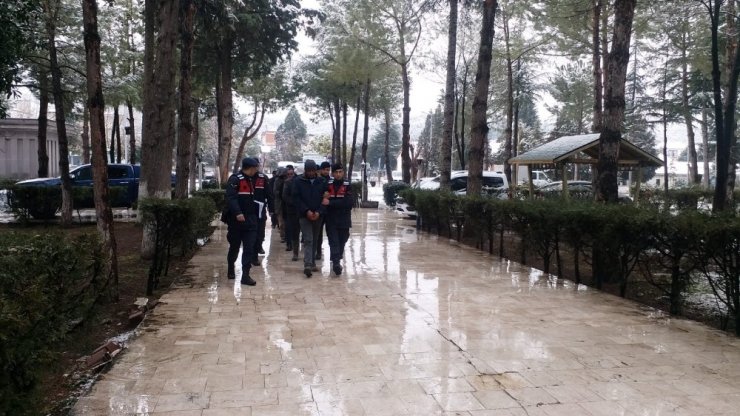 ‘Bizi kimse yakalayamaz’ diyen define avcılarını JASAT timi yakaladı