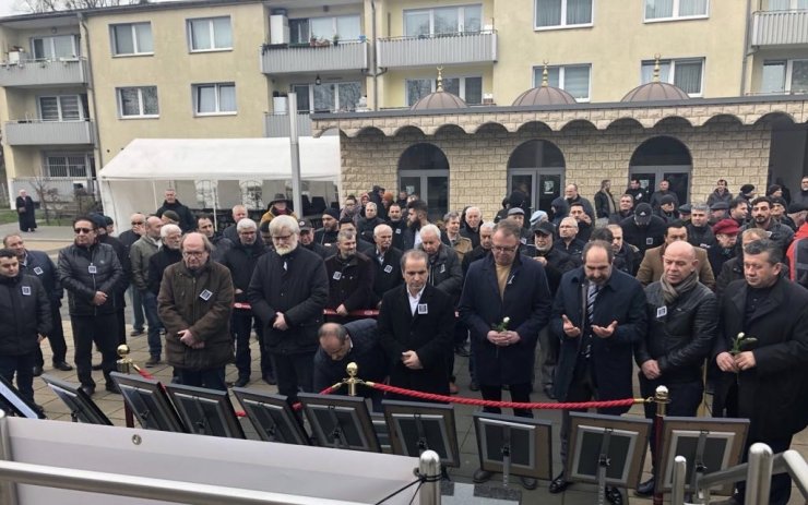 Hanau'daki ırkçı terör saldırısının kurbanları Duisburg'da anıldı