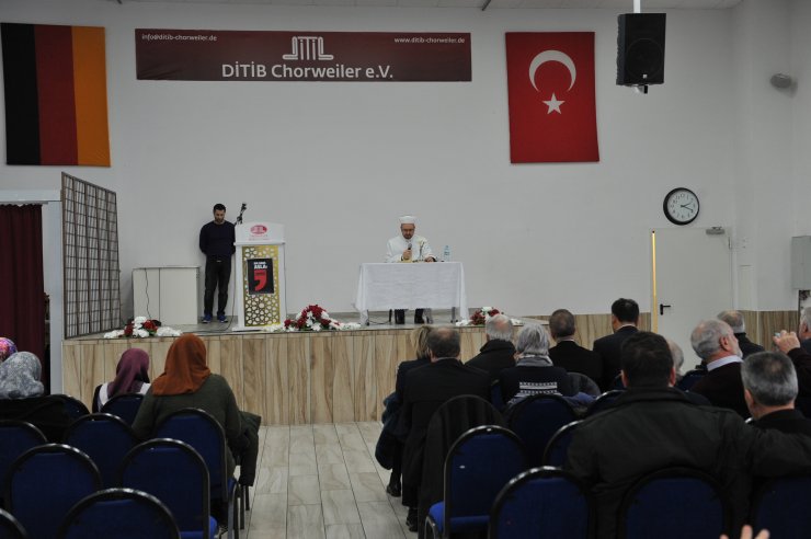 Hanau'daki ırkçı terör saldırısının kurbanları Köln'de anıldı