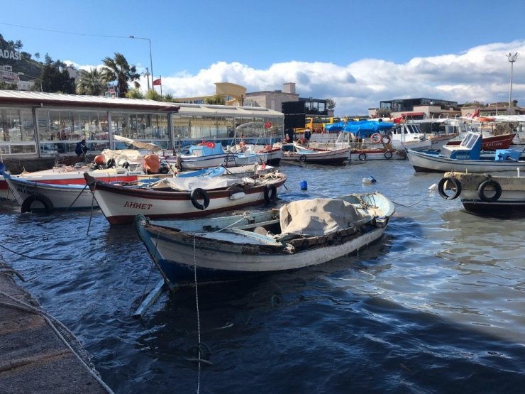 Kuşadası’nda 2 balıkçı teknesi battı