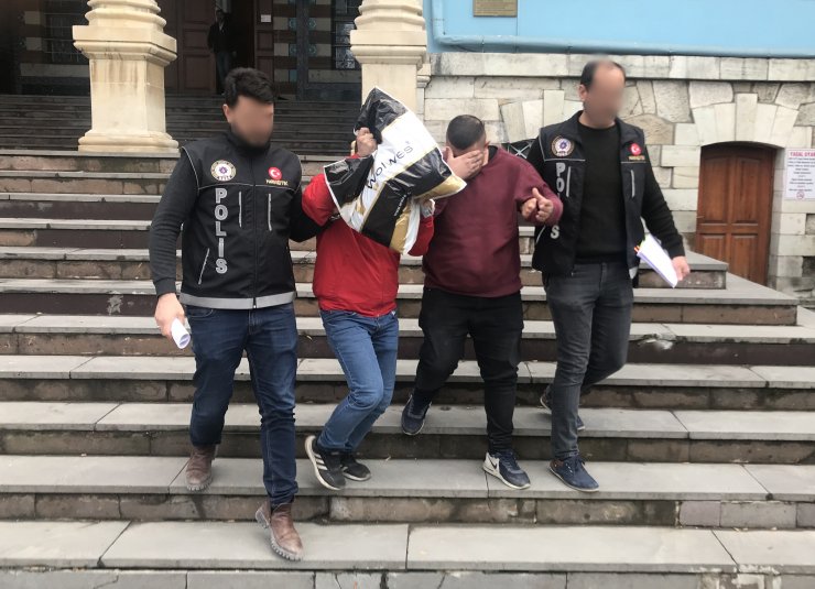 Kütahya'da yakalanan 2 uyuşturucu şüphelisi tutuklandı