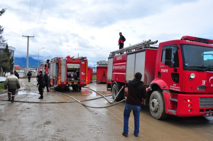 Geri dönüşüm tesisindeki yangın kontrol altına alındı