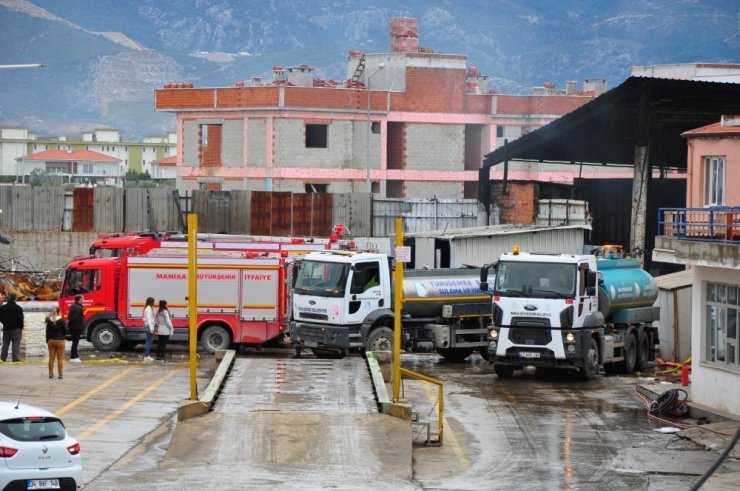 Geri dönüşüm tesisindeki yangın kontrol altına alındı