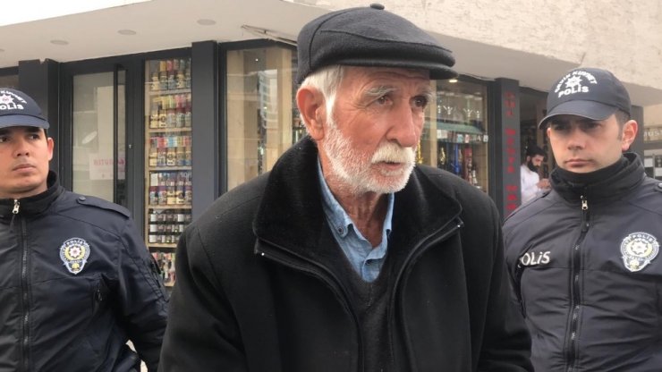 Tırnakçılık yaparken yakalanan kadınlar ortalığı birbirine kattı