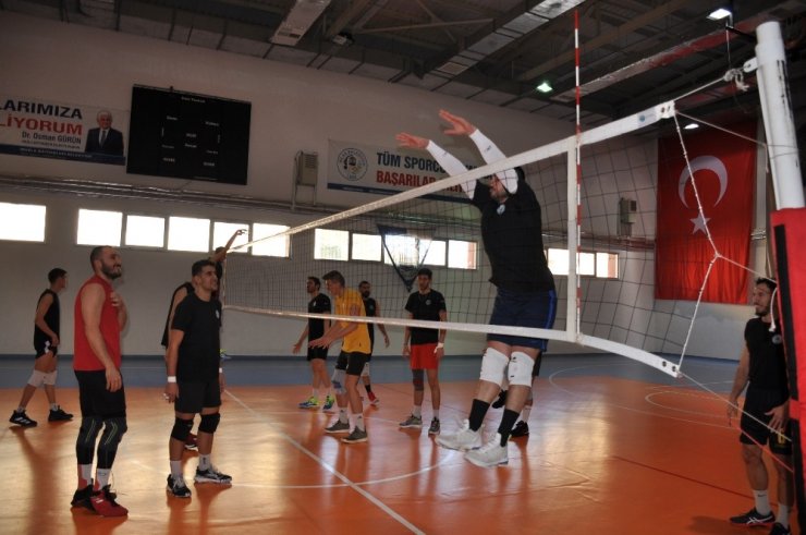 Milas Belediyespor liderlik maçına çıkıyor