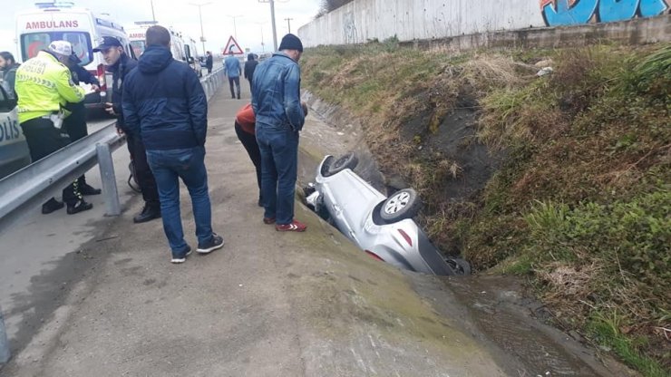Rize'de otomobil su kanalına devrildi: 5 yaralı