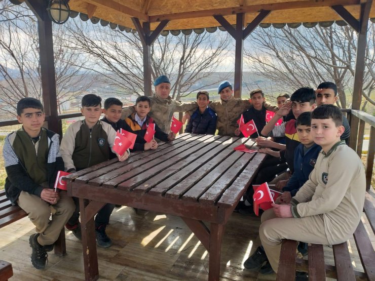 Türkiye Mehmetçik için tek yürek oldu