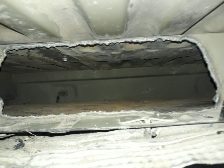 Otomobilden 14 kilo 650 gram esrar çıktı