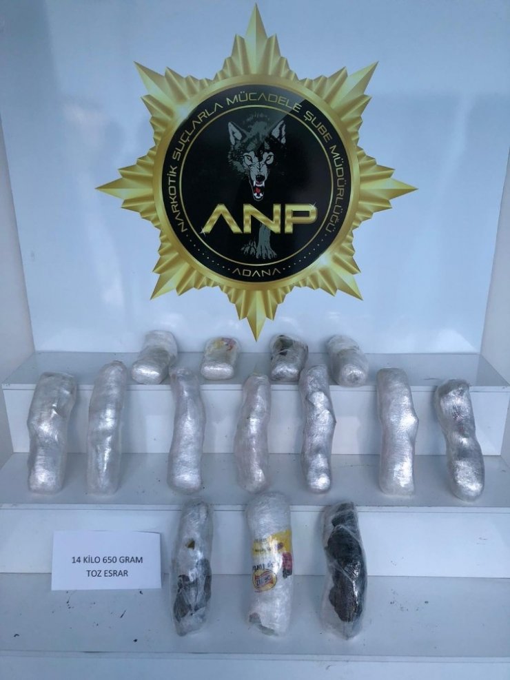 Otomobilden 14 kilo 650 gram esrar çıktı