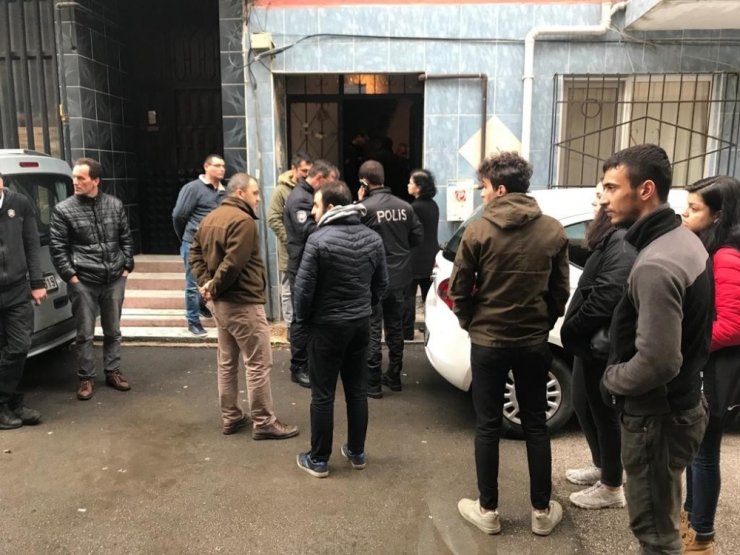 23 yaşındaki genç evinde ölü bulundu