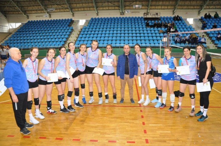 Nova Okulları voleybolda yarı finalde
