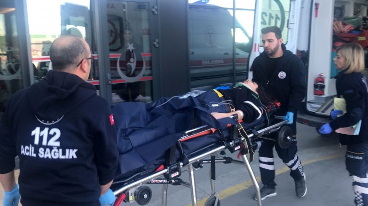 Misafirliğe geldiği evin 3’üncü katından düşen genç yaralandı