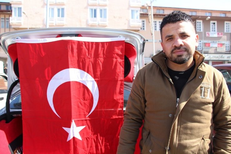 Otomobil tutkunları şehitler için konvoy yaptı