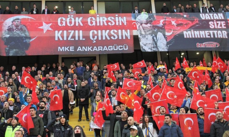 MKE Ankaragücü ısınmaya şehitler anısına siyah forma ile çıktı