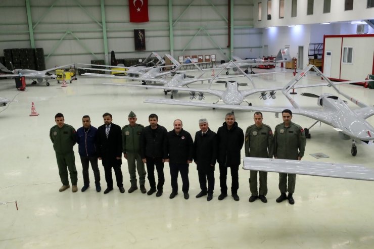 Bakan Varank ve Bayraktar’dan sınırdaki kahramanlara ziyaret