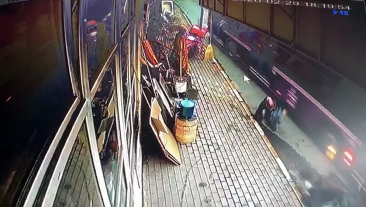 İstanbul’da feci kaza kamerada