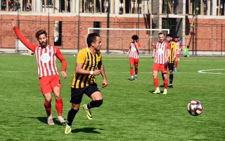 Aliağaspor FK 3 puanı 4 golle aldı