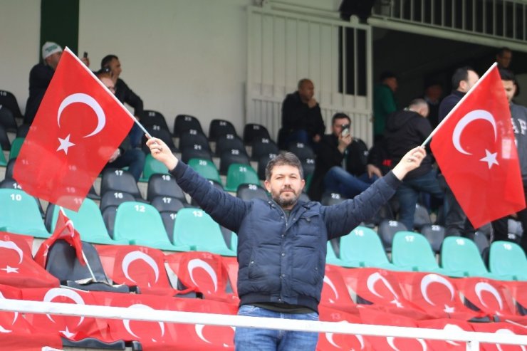 Maç öncesi ‘İdlib Kahramanları’ unutulmadı