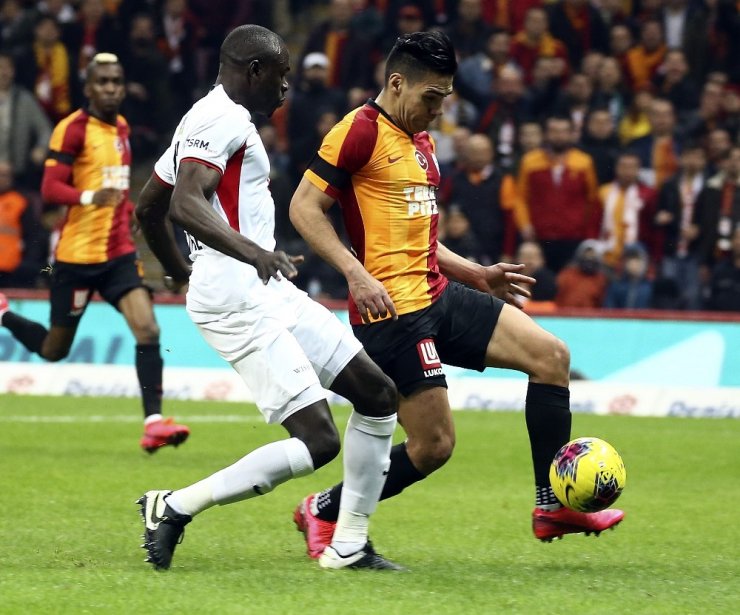 Süper Lig: Galatasaray: 2 - Gençlerbirliği: 0 (İlk yarı)