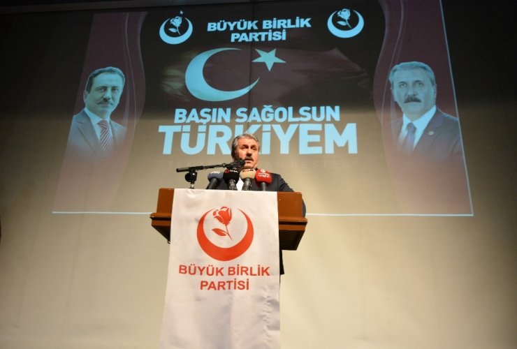 Destici: “Rusya kuzu postuna bürünmüş bir ayıdır”