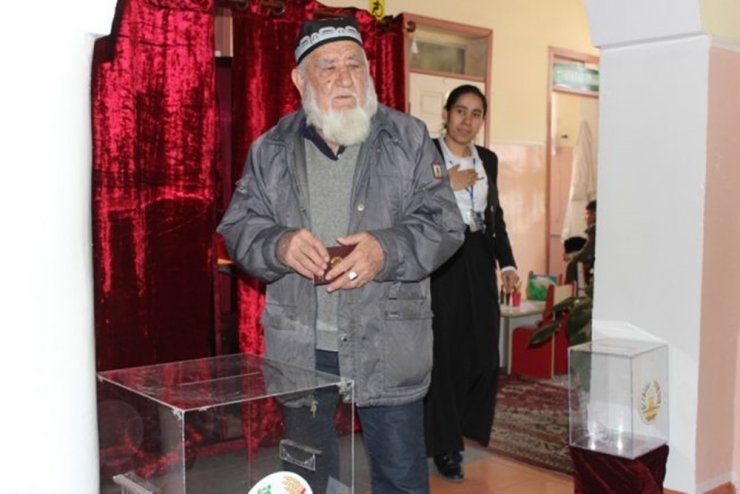 Tacikistan’da halk, parlamento seçimleri için sandık başında