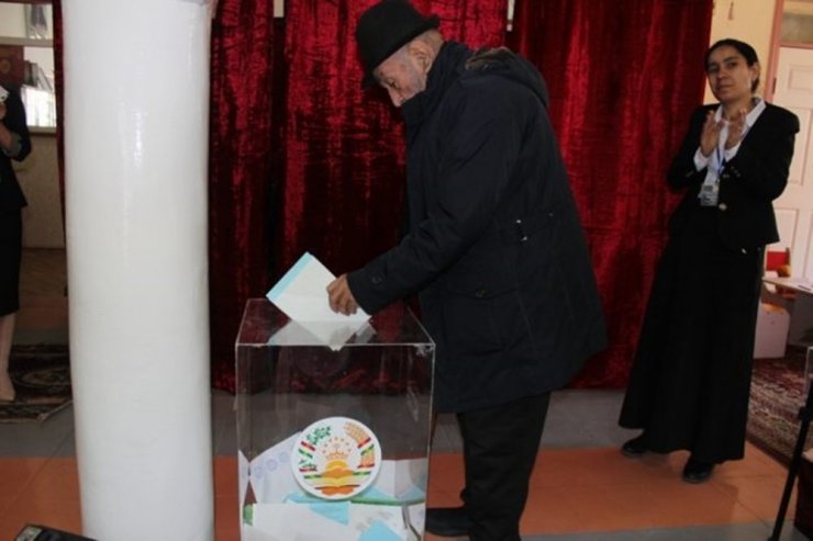 Tacikistan’da halk, parlamento seçimleri için sandık başında