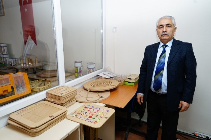 Bu okulun cirosu şirketlerle yarışıyor