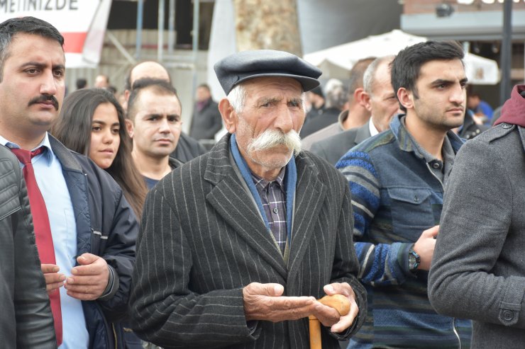 Türkiye Mehmetçik için tek yürek oldu