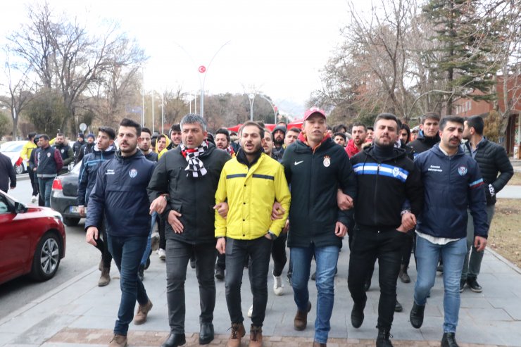 Türkiye Mehmetçik için tek yürek oldu